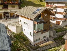 Einfamilienhaus mit Vorplatz